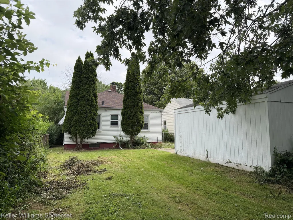 19130 Woodcrest Street Harper Woods City MI 48225