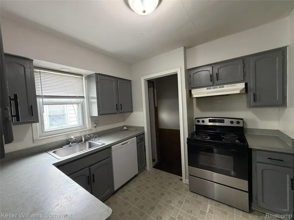 19130 Woodcrest Street Harper Woods City MI 48225