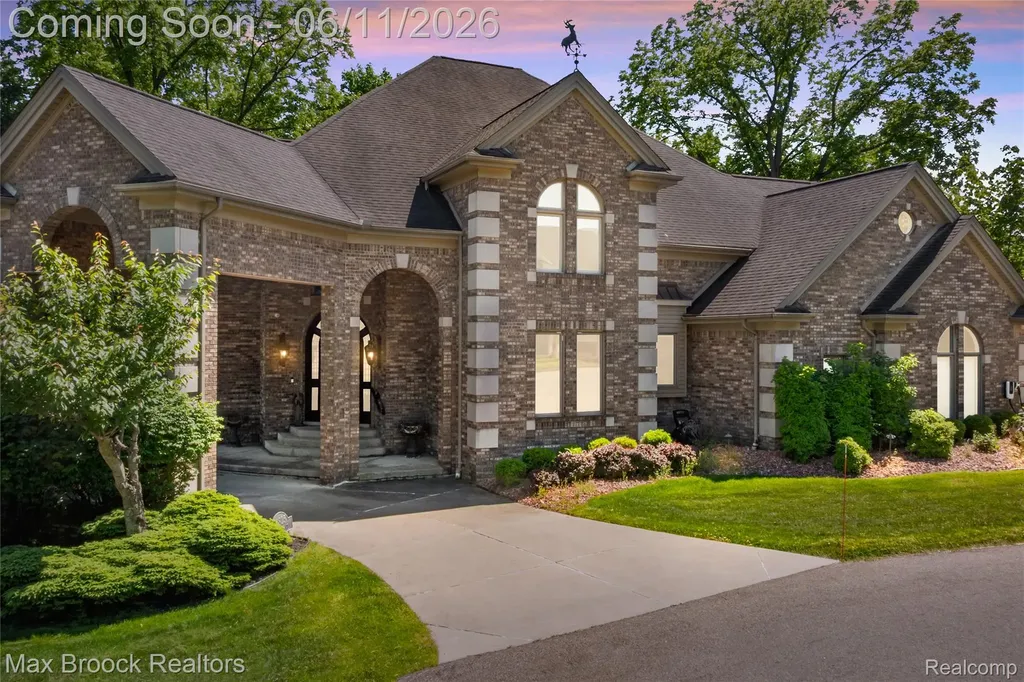 34825 Huntington Court Farmington Hills City MI 48331