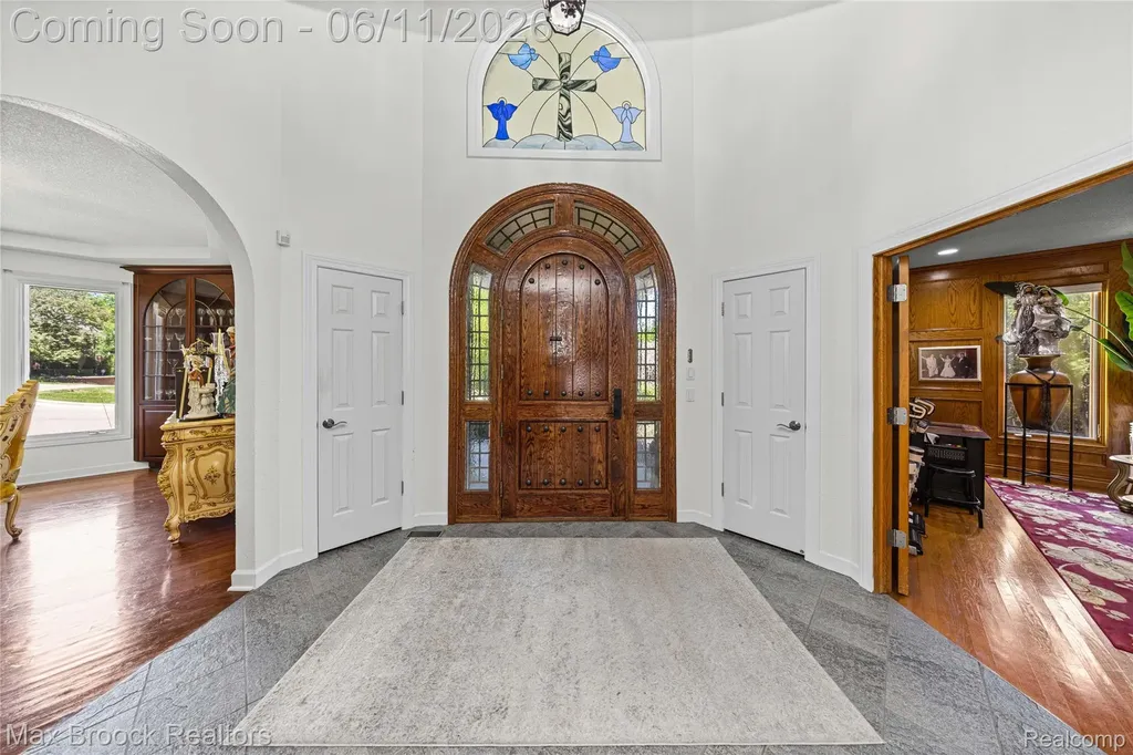 34825 Huntington Court Farmington Hills City MI 48331