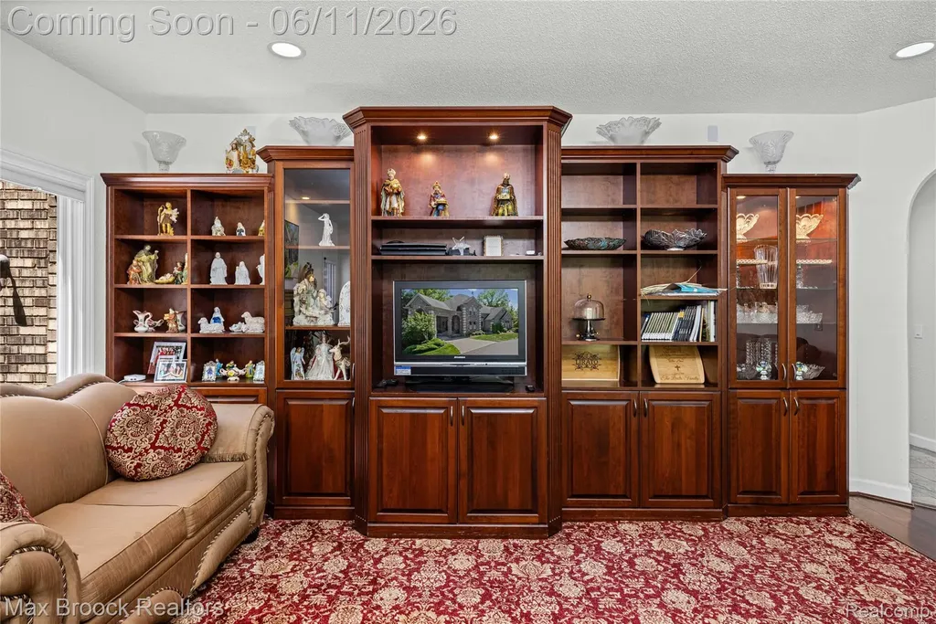 34825 Huntington Court Farmington Hills City MI 48331