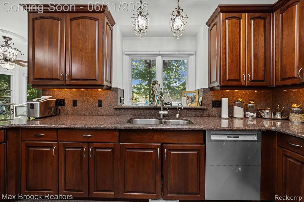 34825 Huntington Court Farmington Hills City MI 48331
