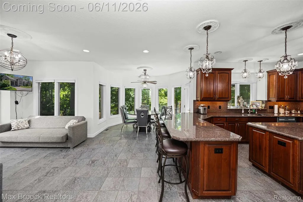 34825 Huntington Court Farmington Hills City MI 48331