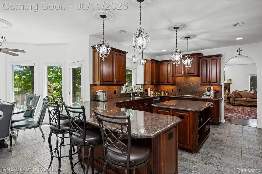 34825 Huntington Court Farmington Hills City MI 48331