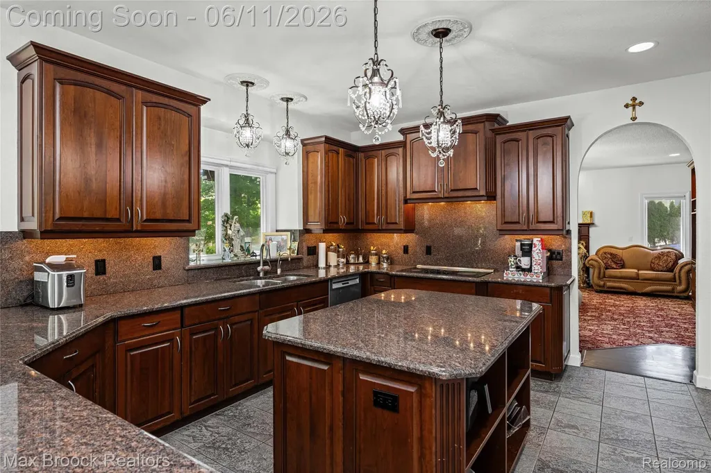 34825 Huntington Court Farmington Hills City MI 48331