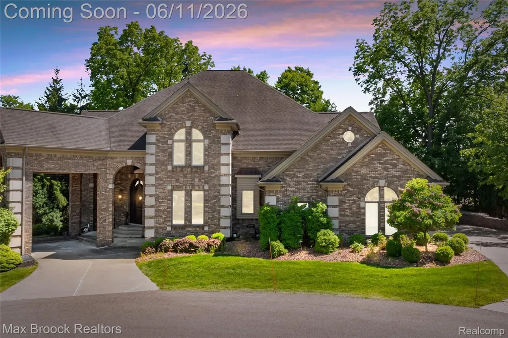 34825 Huntington Court Farmington Hills City MI 48331