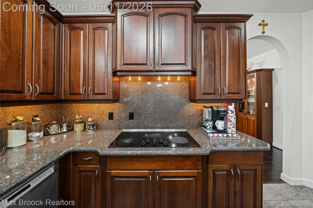 34825 Huntington Court Farmington Hills City MI 48331