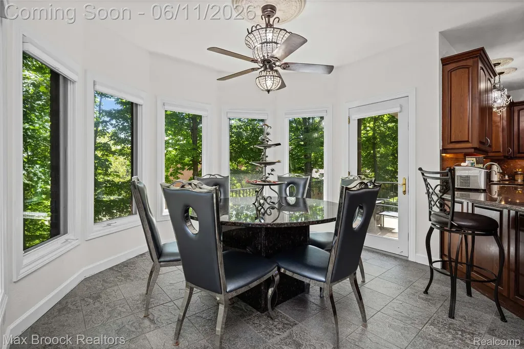 34825 Huntington Court Farmington Hills City MI 48331