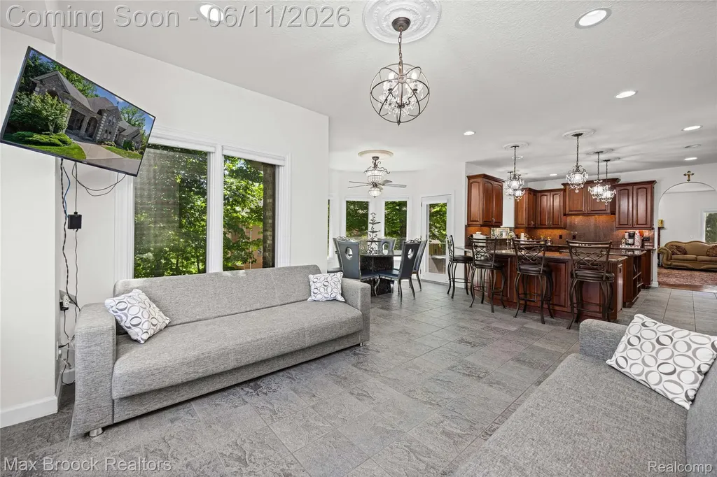 34825 Huntington Court Farmington Hills City MI 48331