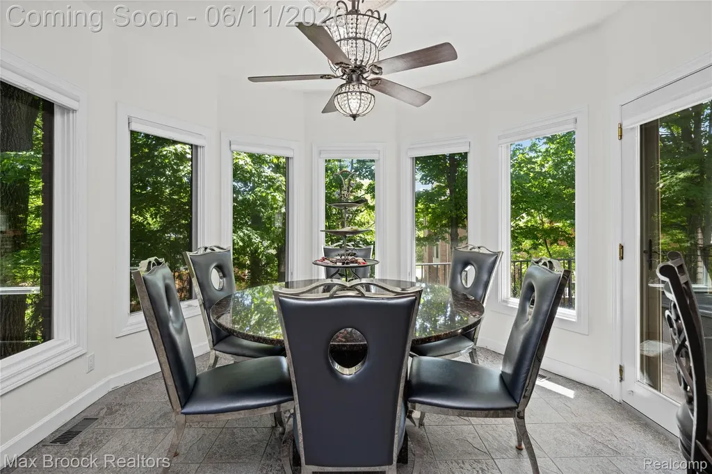 34825 Huntington Court Farmington Hills City MI 48331