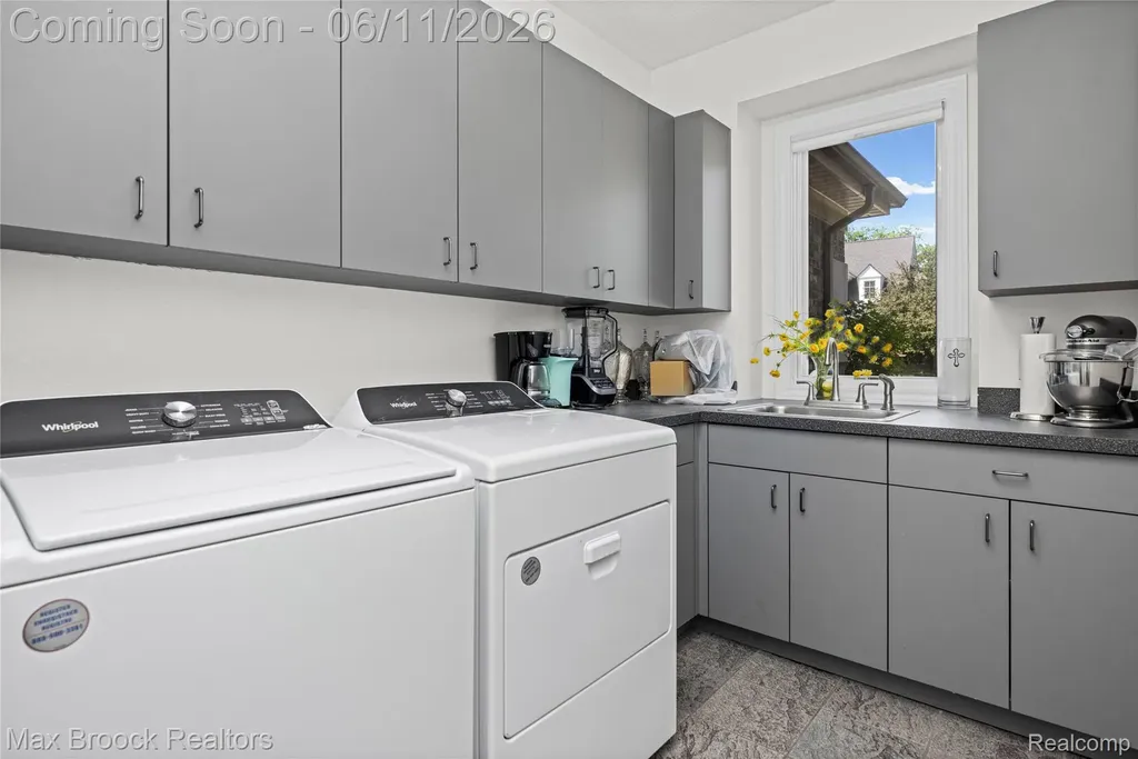 34825 Huntington Court Farmington Hills City MI 48331
