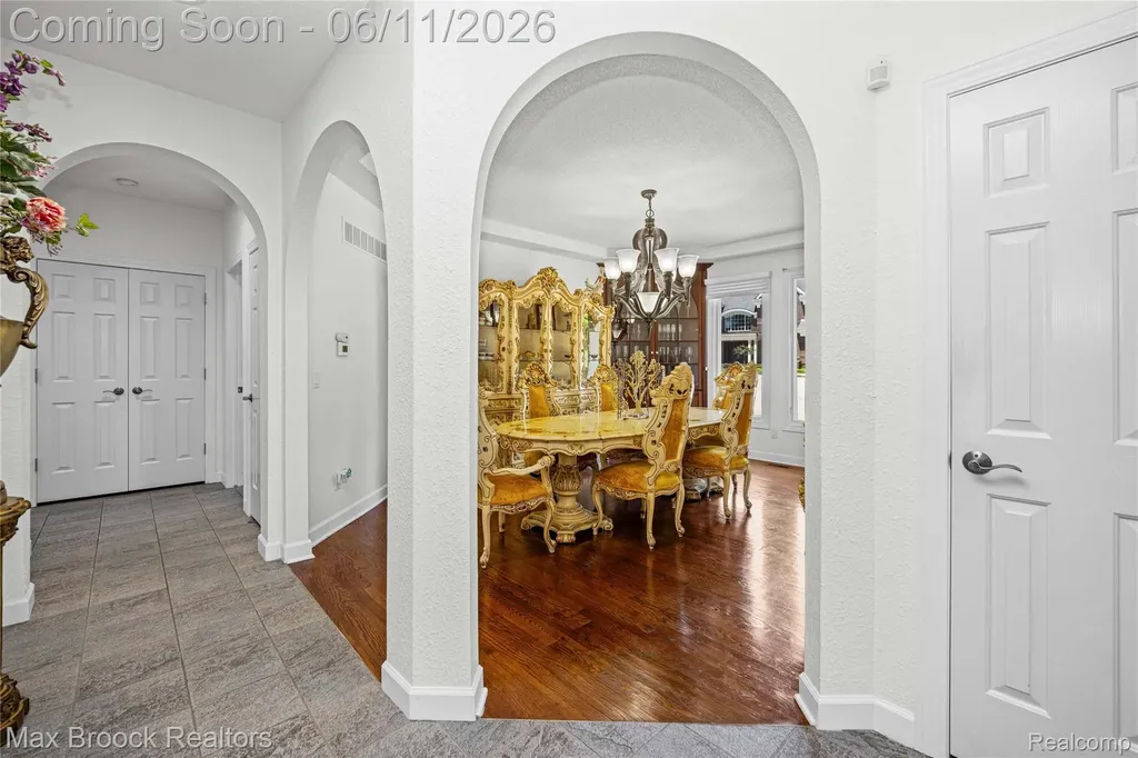 34825 Huntington Court Farmington Hills City MI 48331