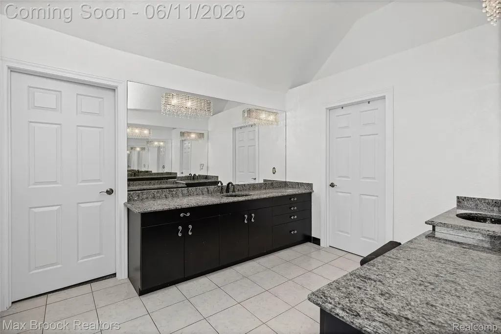 34825 Huntington Court Farmington Hills City MI 48331