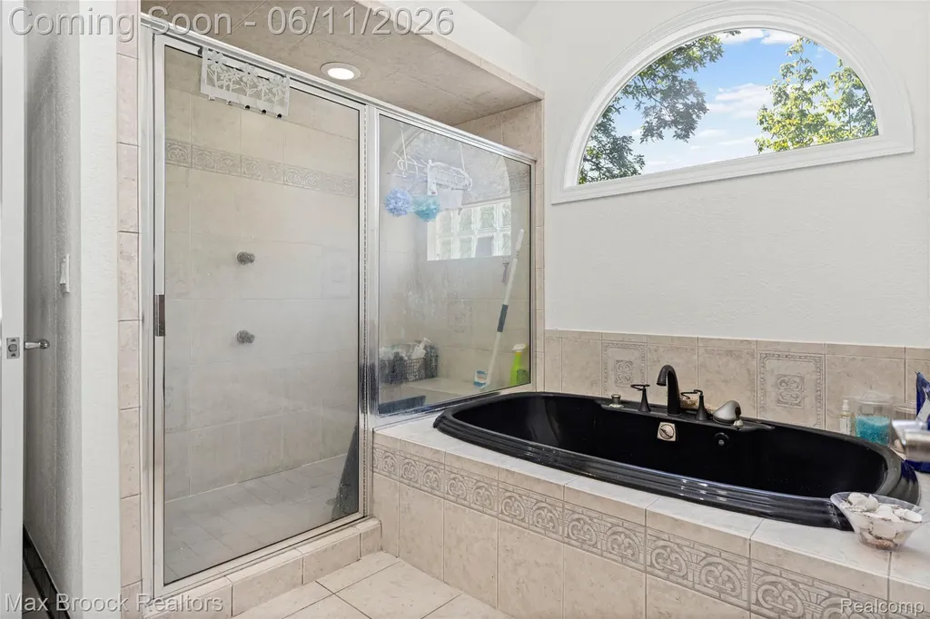 34825 Huntington Court Farmington Hills City MI 48331