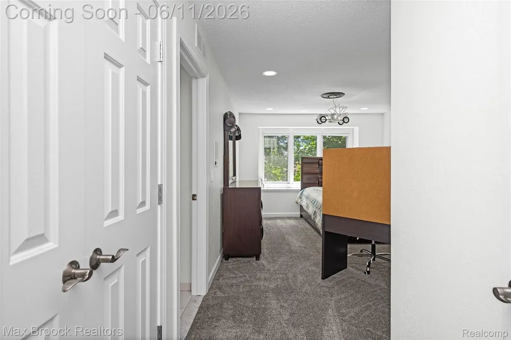 34825 Huntington Court Farmington Hills City MI 48331