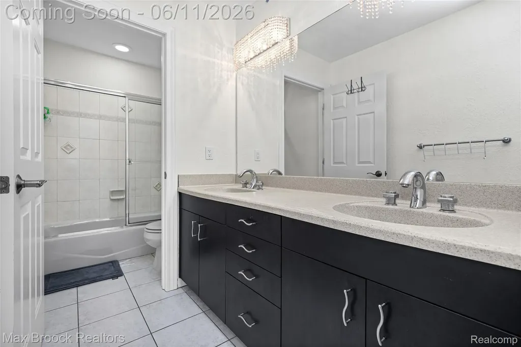 34825 Huntington Court Farmington Hills City MI 48331