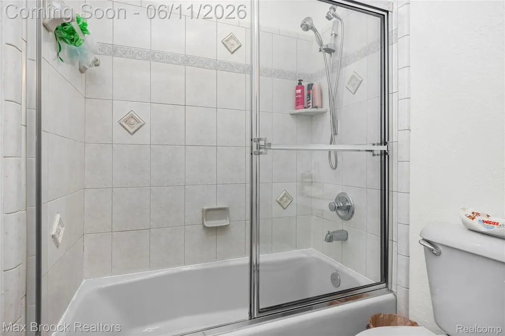34825 Huntington Court Farmington Hills City MI 48331
