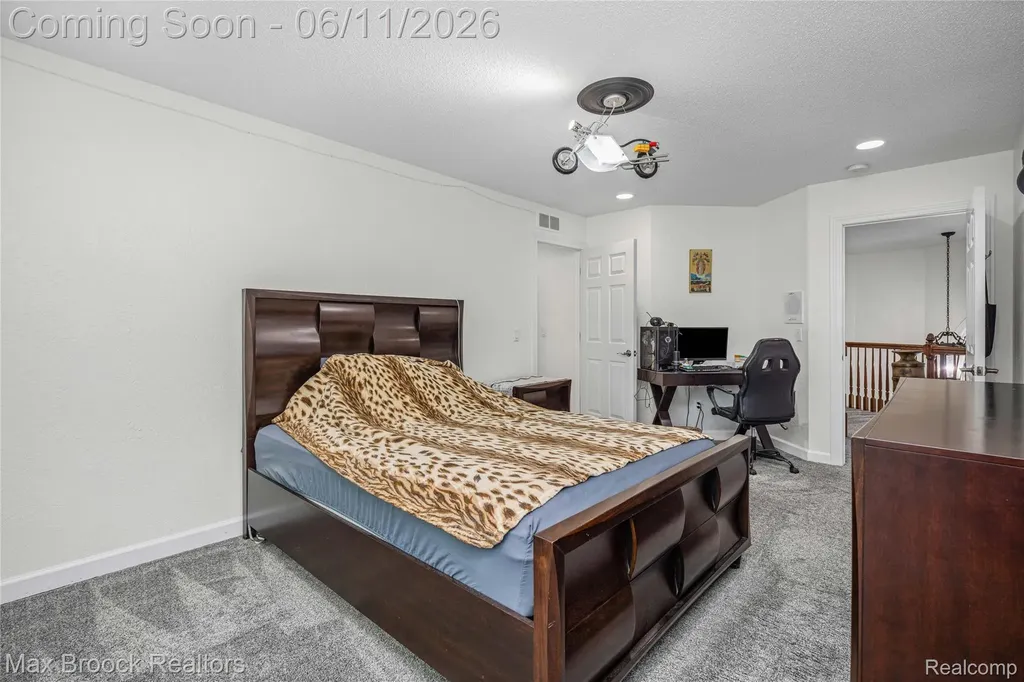 34825 Huntington Court Farmington Hills City MI 48331