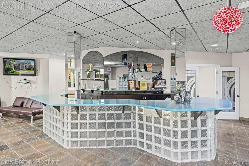 34825 Huntington Court Farmington Hills City MI 48331