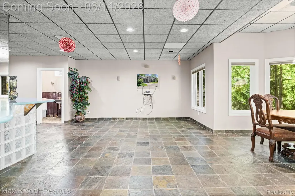 34825 Huntington Court Farmington Hills City MI 48331