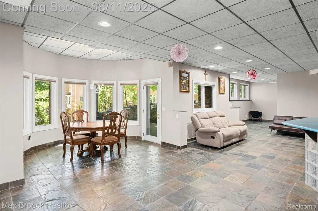 34825 Huntington Court Farmington Hills City MI 48331