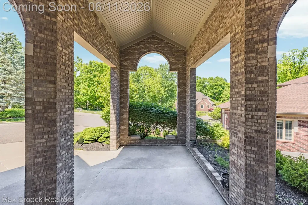 34825 Huntington Court Farmington Hills City MI 48331