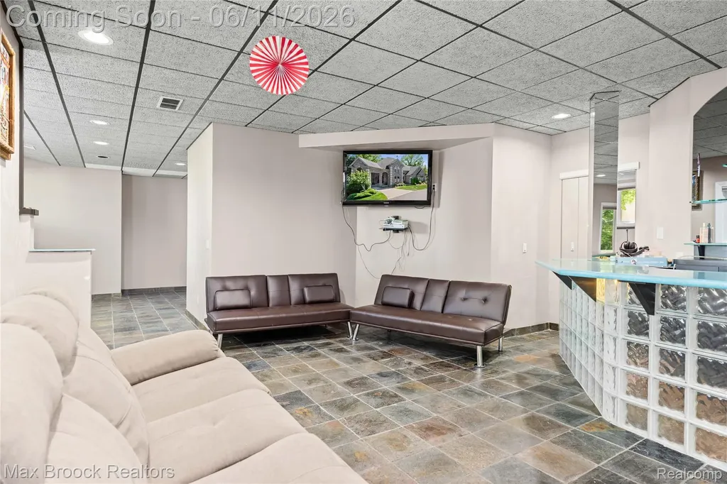 34825 Huntington Court Farmington Hills City MI 48331