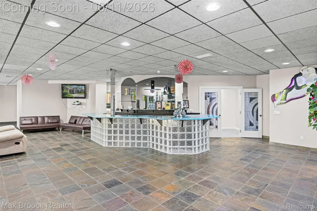 34825 Huntington Court Farmington Hills City MI 48331
