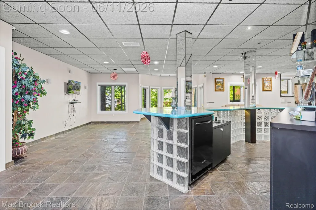 34825 Huntington Court Farmington Hills City MI 48331