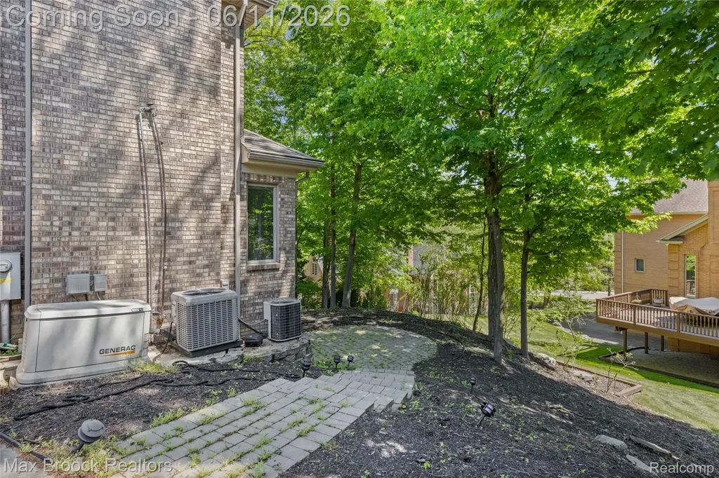 34825 Huntington Court Farmington Hills City MI 48331