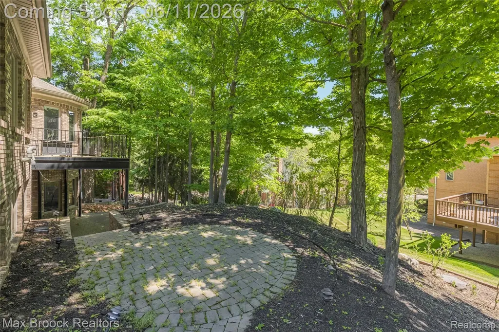 34825 Huntington Court Farmington Hills City MI 48331