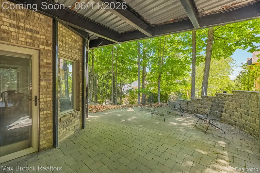 34825 Huntington Court Farmington Hills City MI 48331