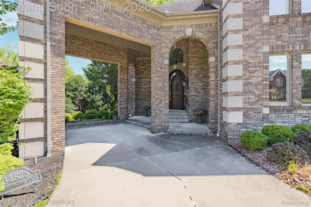 34825 Huntington Court Farmington Hills City MI 48331