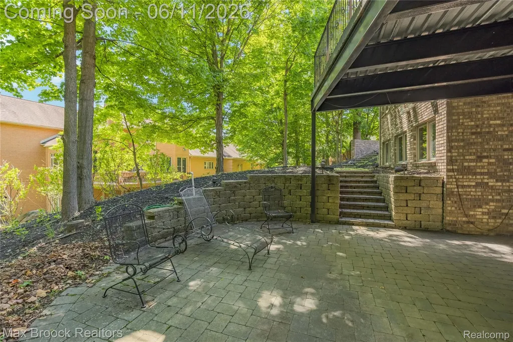 34825 Huntington Court Farmington Hills City MI 48331