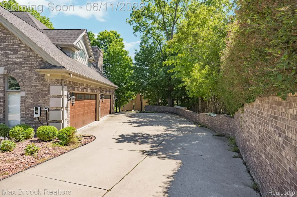 34825 Huntington Court Farmington Hills City MI 48331