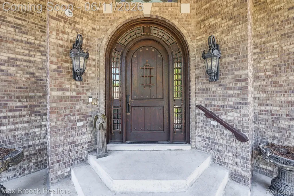 34825 Huntington Court Farmington Hills City MI 48331
