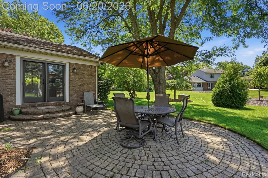 16141 W Blue Skies Drive Livonia City MI 48154