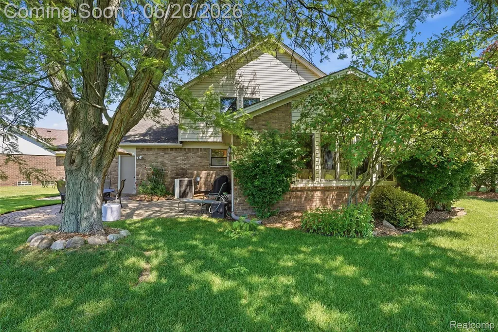 16141 W Blue Skies Drive Livonia City MI 48154