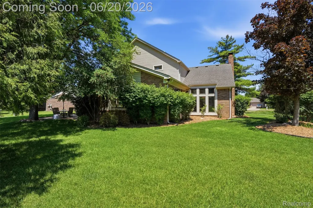 16141 W Blue Skies Drive Livonia City MI 48154
