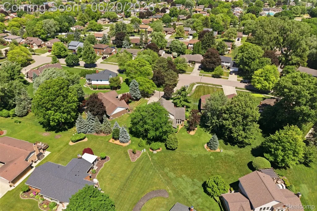 16141 W Blue Skies Drive Livonia City MI 48154