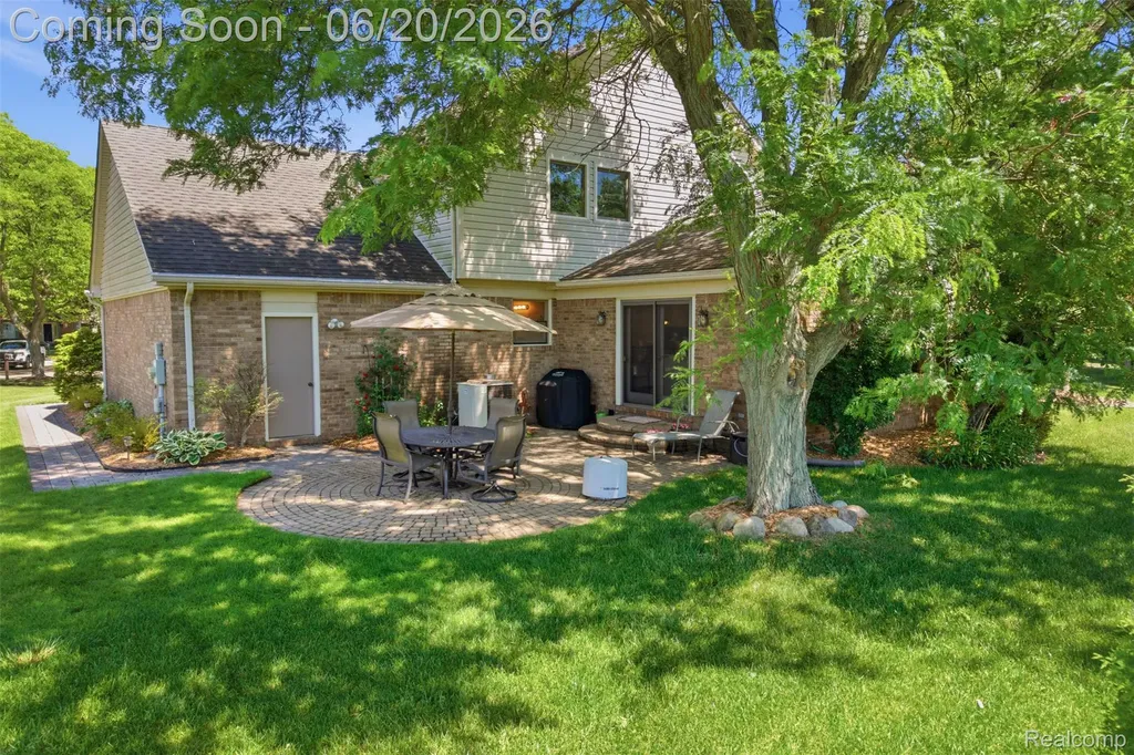 16141 W Blue Skies Drive Livonia City MI 48154