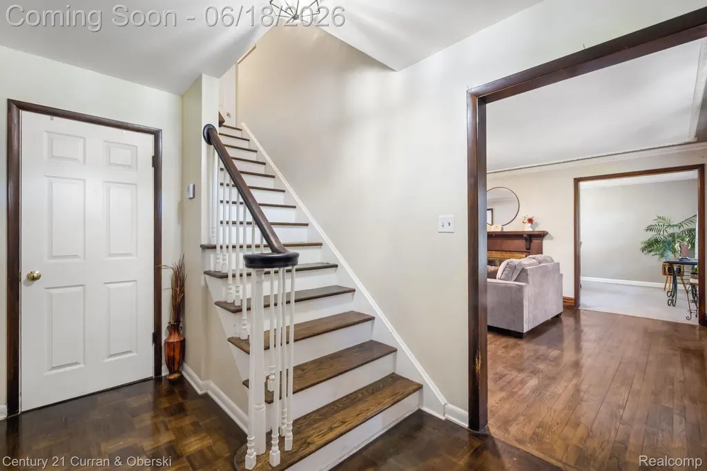 37480 Rhonswood Drive Farmington Hills City MI 48167