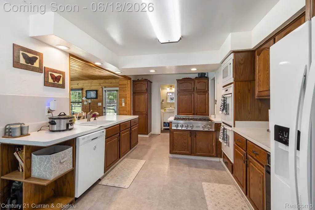 37480 Rhonswood Drive Farmington Hills City MI 48167
