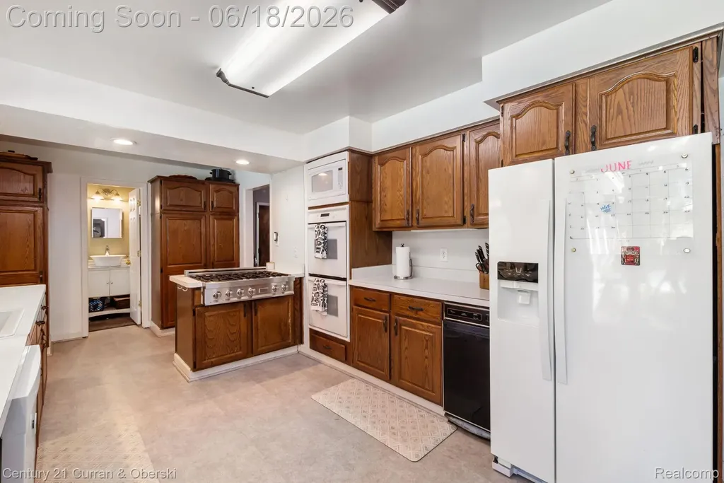 37480 Rhonswood Drive Farmington Hills City MI 48167