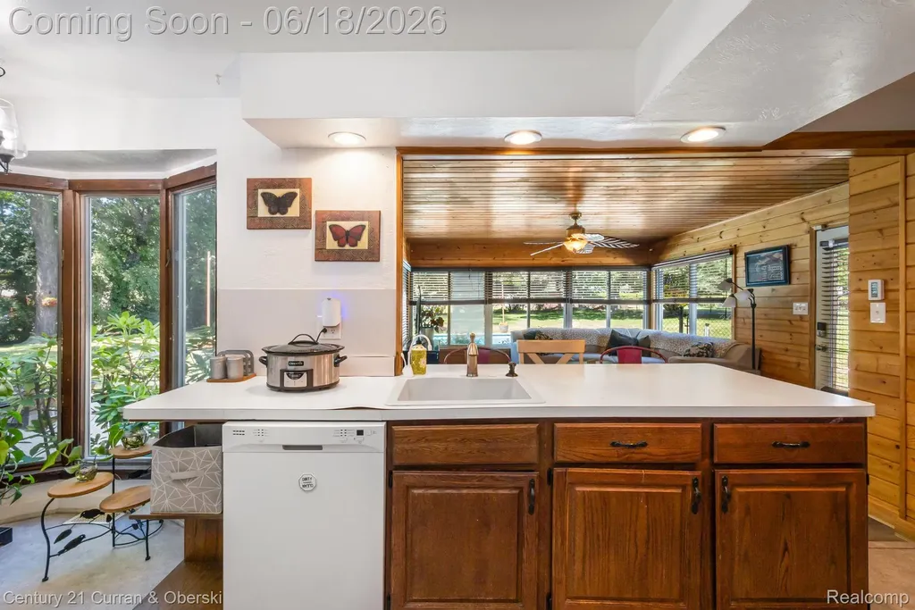 37480 Rhonswood Drive Farmington Hills City MI 48167