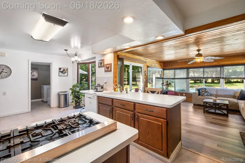 37480 Rhonswood Drive Farmington Hills City MI 48167