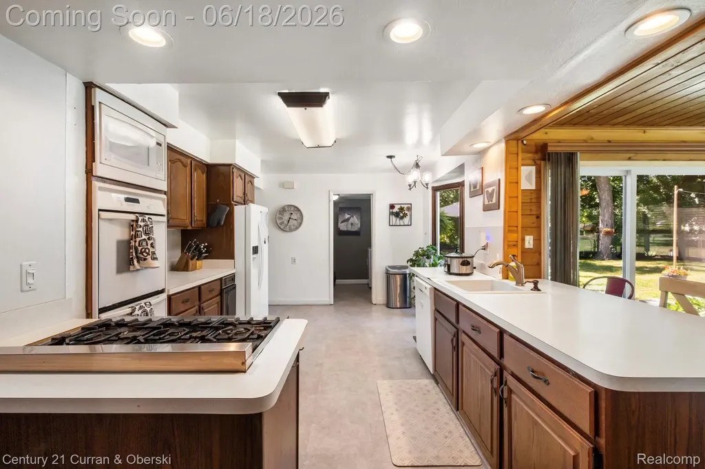 37480 Rhonswood Drive Farmington Hills City MI 48167