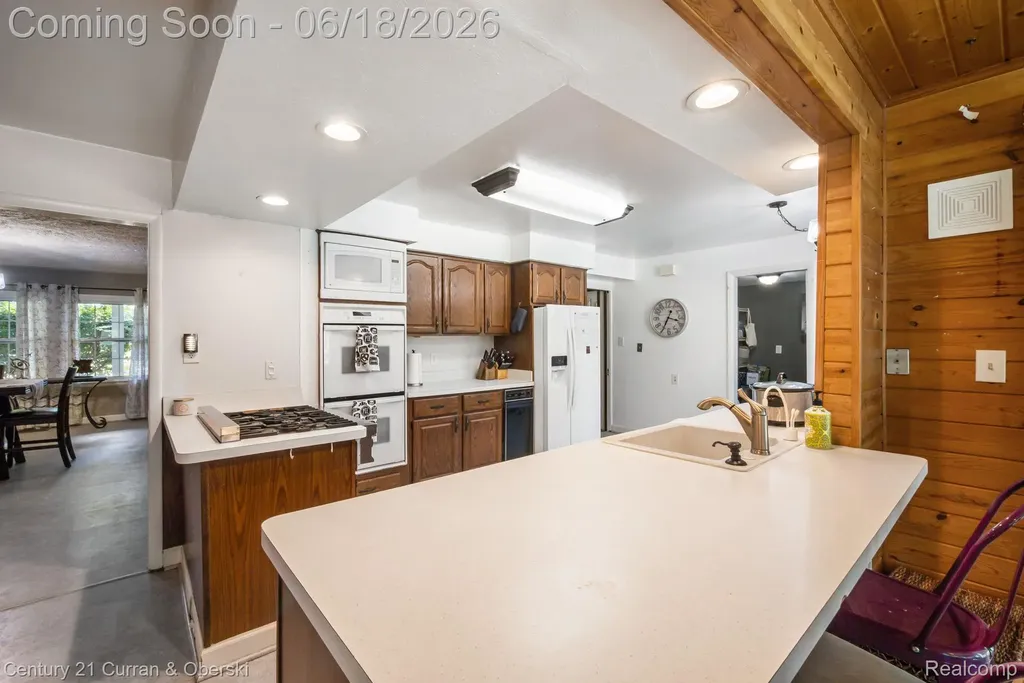 37480 Rhonswood Drive Farmington Hills City MI 48167
