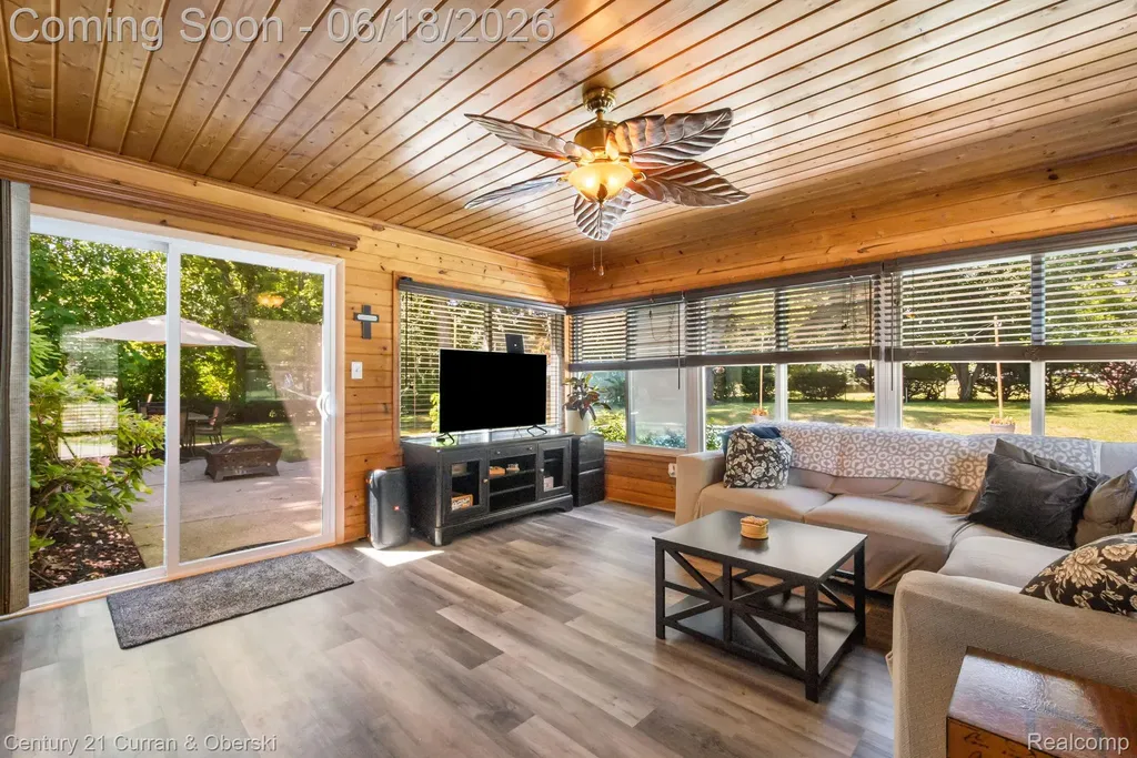 37480 Rhonswood Drive Farmington Hills City MI 48167