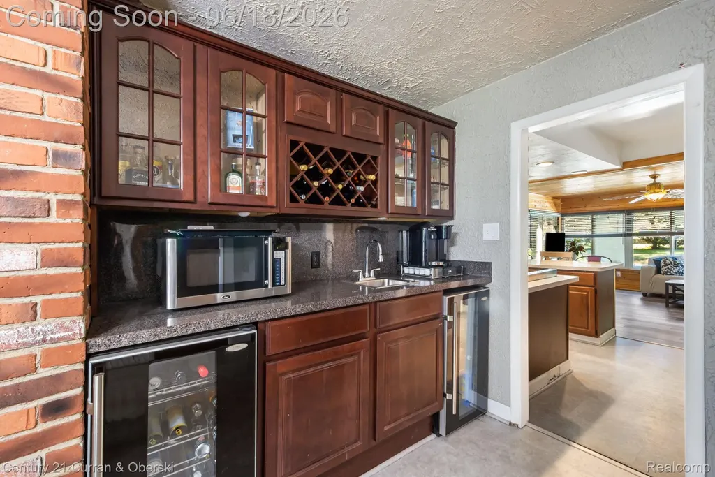 37480 Rhonswood Drive Farmington Hills City MI 48167